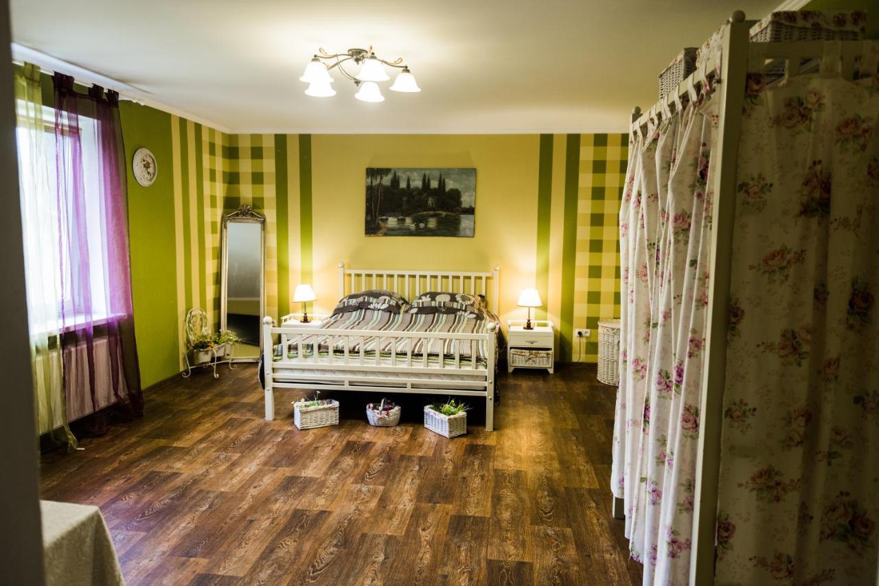 Golden Park Apartments Uman Ngoại thất bức ảnh