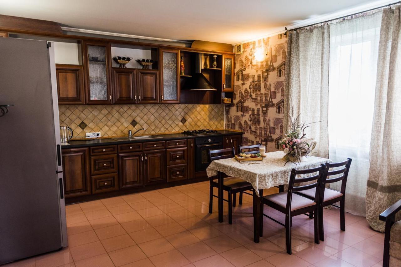 Golden Park Apartments Uman Ngoại thất bức ảnh