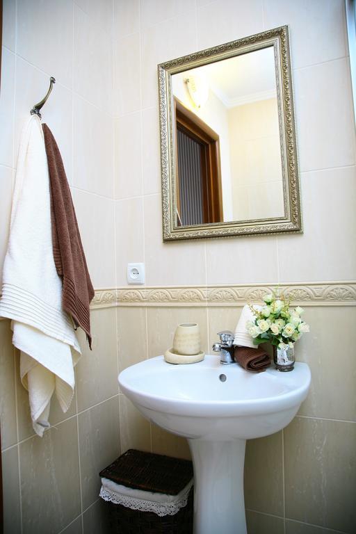 Golden Park Apartments Uman Ngoại thất bức ảnh