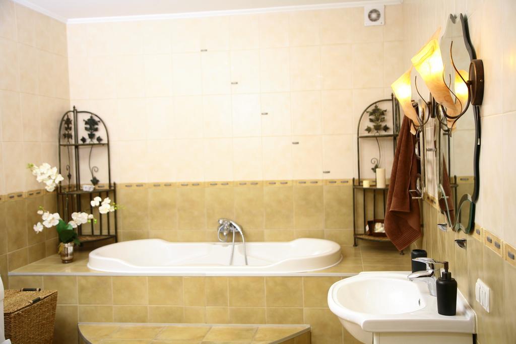 Golden Park Apartments Uman Ngoại thất bức ảnh